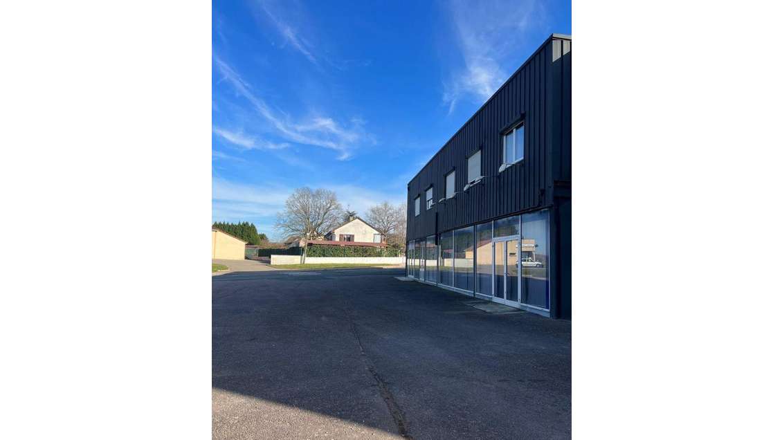 Location local commercial 120m² à Saint-Vallier
