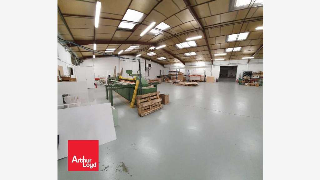 Loue locaux activité bureau 888m² Gasville-Oiseme