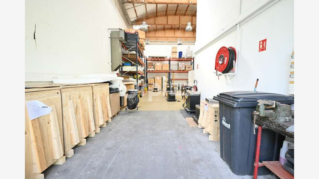A louer local d'activité 500m² à Dardilly