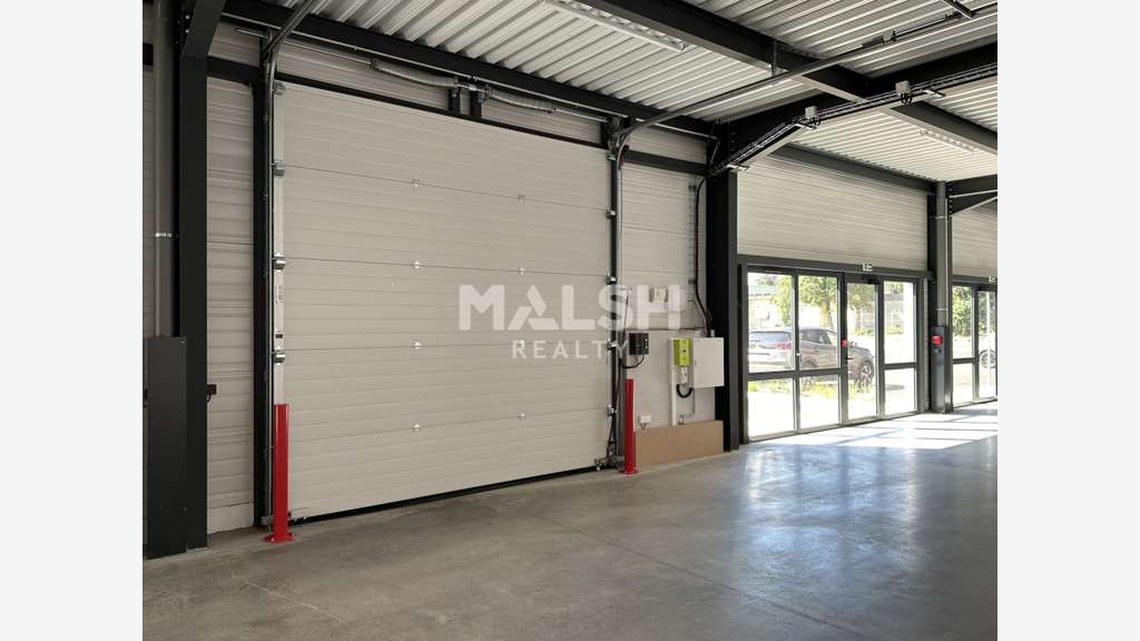 Loue locaux activités 3590m² St Quentin Fallavier