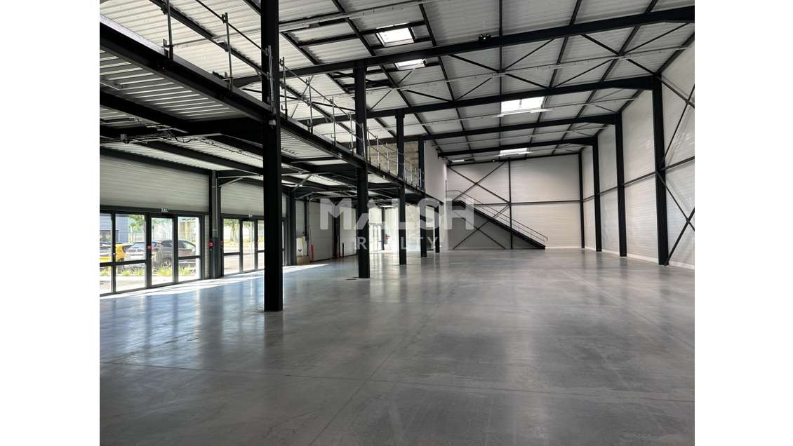 Loue locaux activités 3590m² St Quentin Fallavier