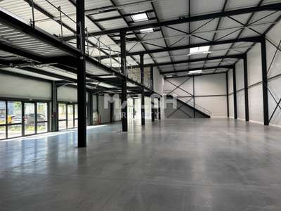 Loue locaux activités 3590m² St Quentin Fallavier