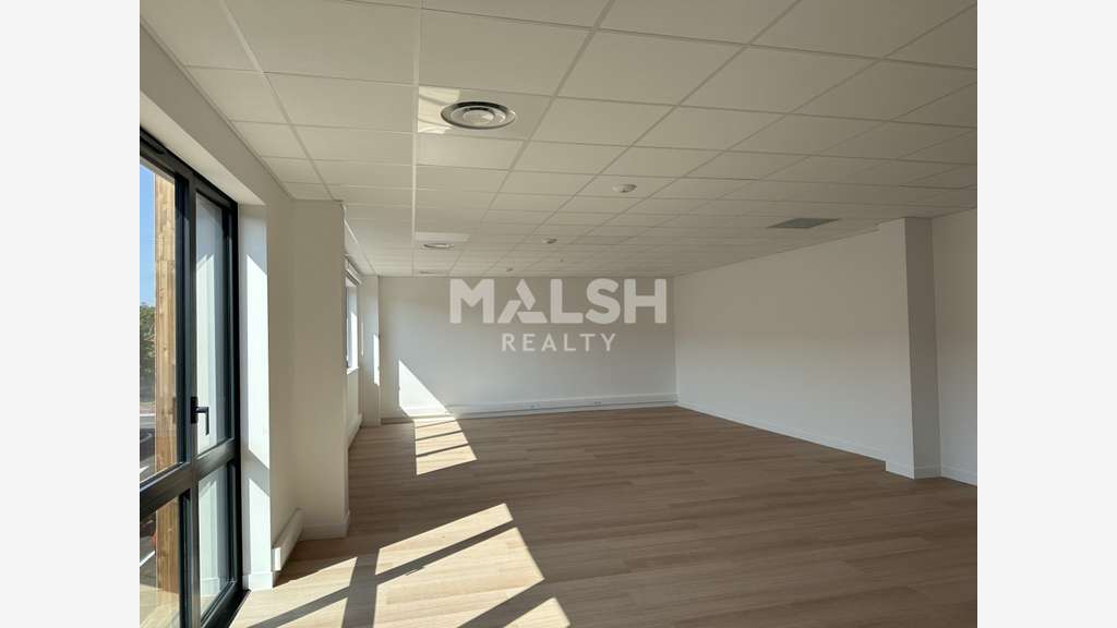 Loue locaux activités 3590m² St Quentin Fallavier