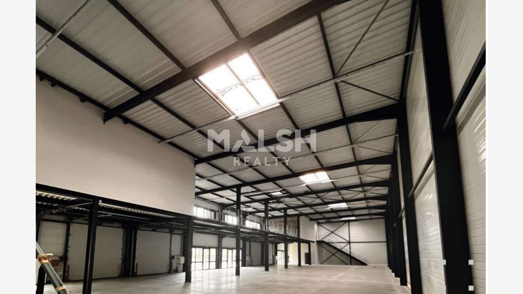 Loue locaux activités 3590m² St Quentin Fallavier