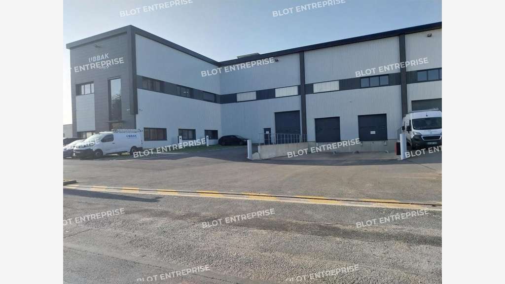 Loue locaux d'activités 700m² St Aignan Grandlieu
