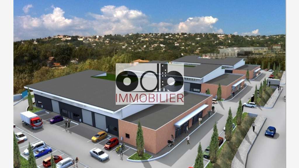 Locaux d'activités 225m² à louer à Montauroux 