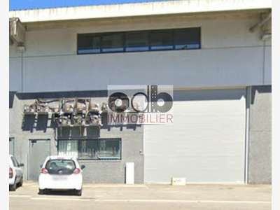 Locaux d'activités 225m² à louer à Montauroux 