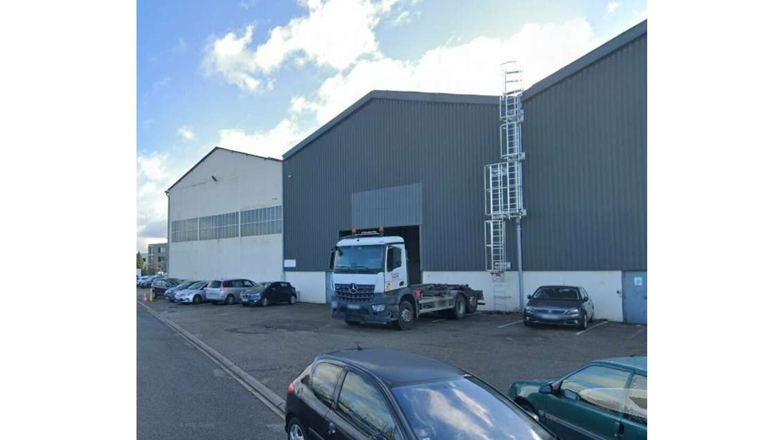Loue locaux d'activité de 180 à 414m² à Vénissieux