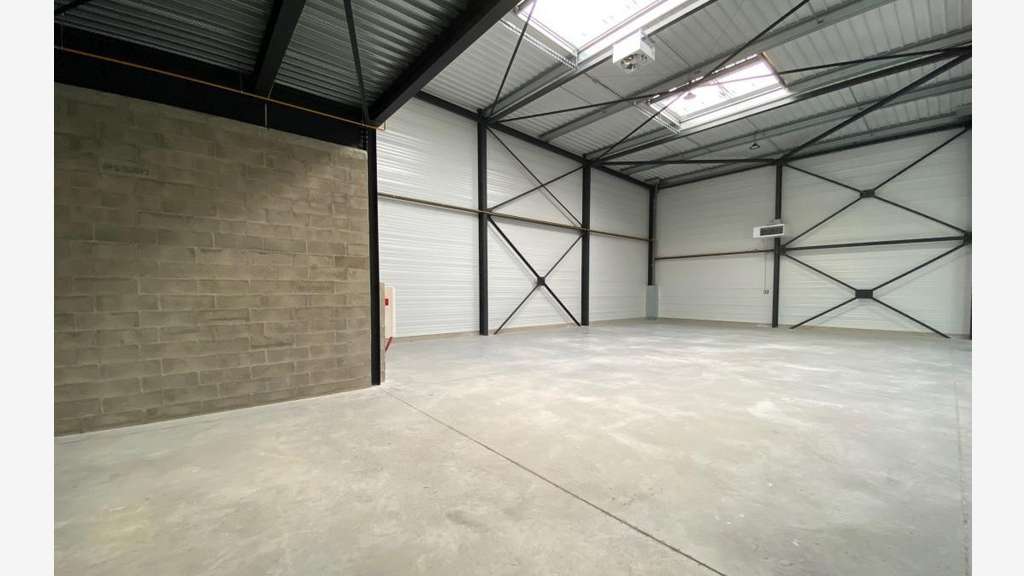 À Louer locaux activités de 311 à 712m² Argenteuil
