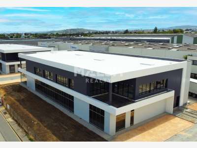 Locaux d'activités 1881m² à louer à Arnas