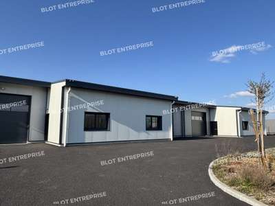 A louer locaux d'activités 1072m² divisible Bouaye