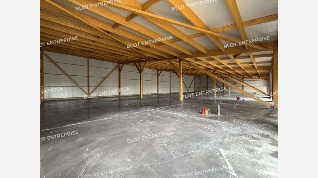 A louer locaux d'activités 265m² à Bouaye