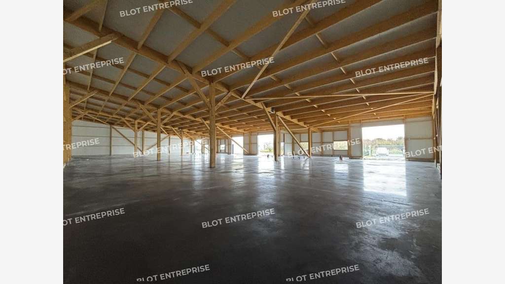 A louer locaux d'activités 265m² à Bouaye