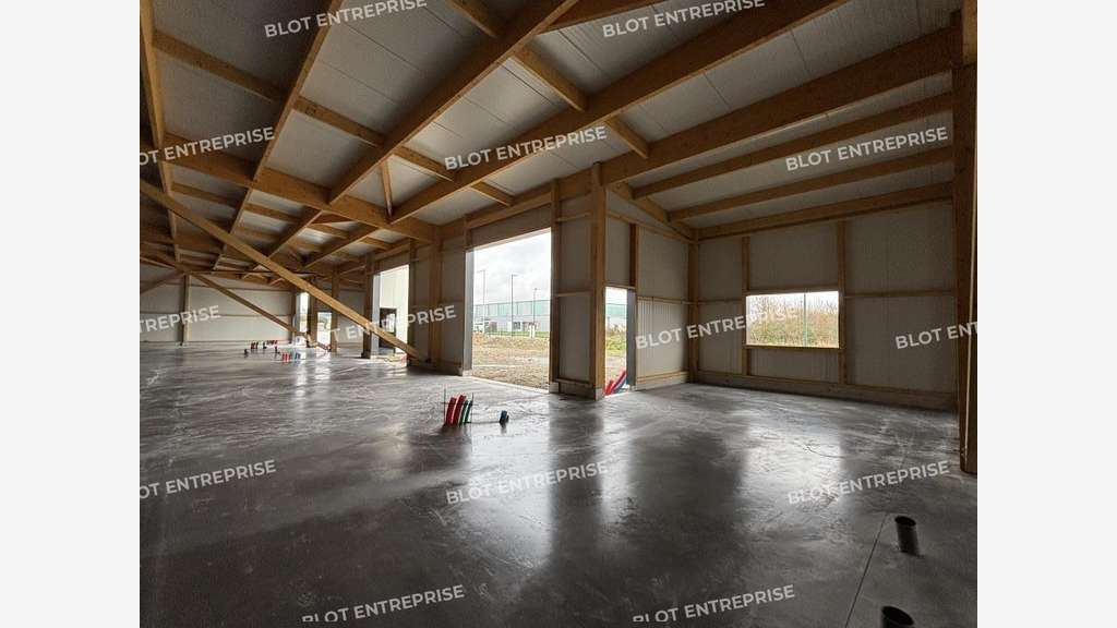 A louer locaux d'activités 530m² à Bouaye