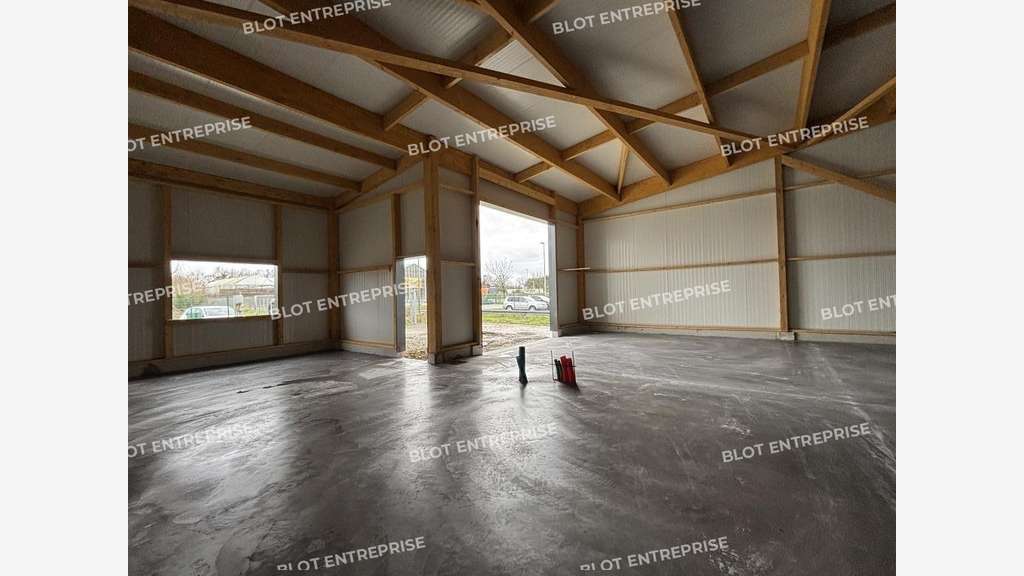 A louer locaux d'activités 530m² à Bouaye