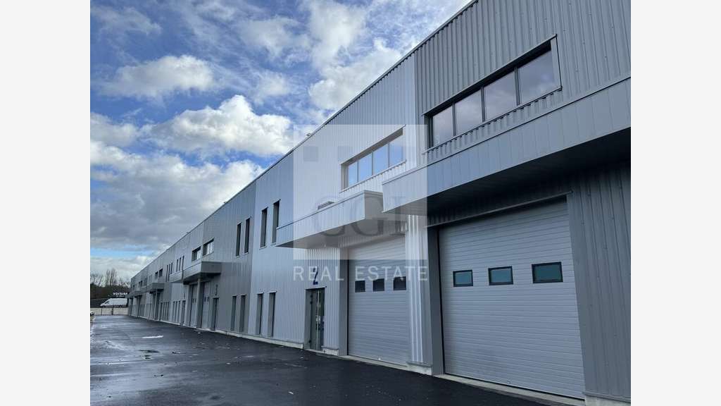 A louer locaux d'activités à Bourgoin-Jallieu A43 