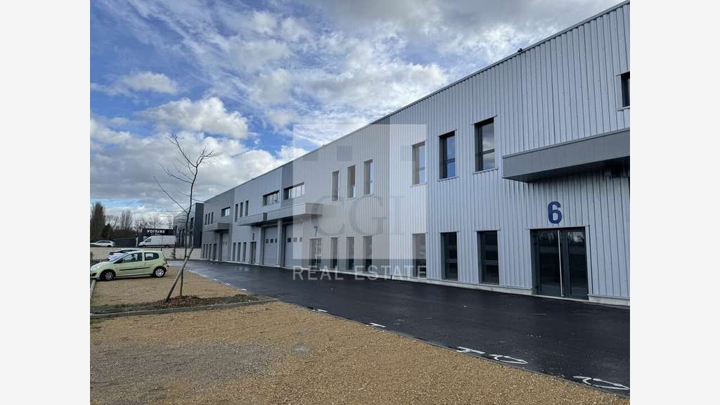 A louer locaux d'activités à Bourgoin-Jallieu A43 