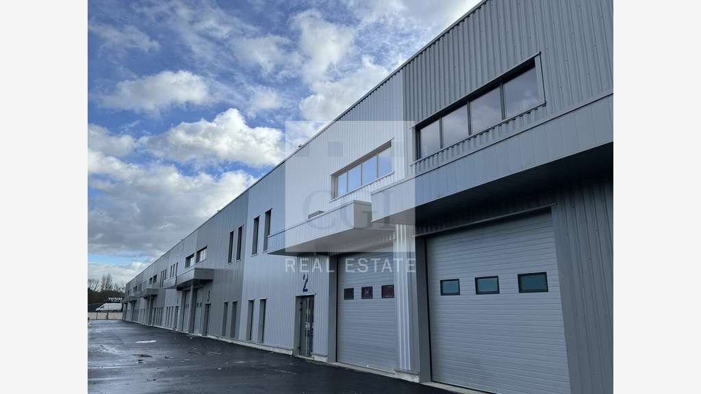 A louer locaux d'activités à Bourgoin-Jallieu A43 