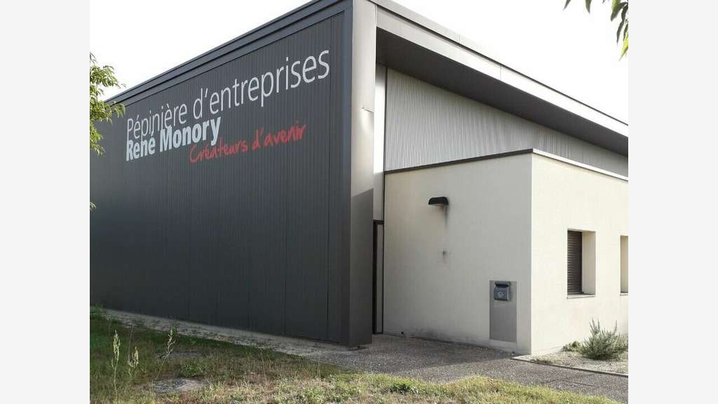 Locaux d'activités 400m² à louer à Châtellerault