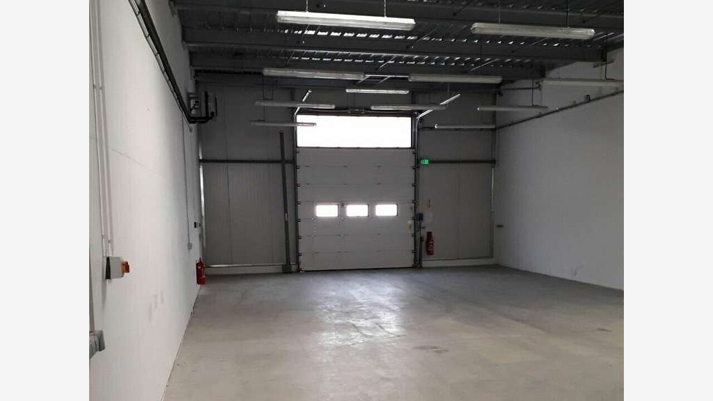 Locaux d'activités 400m² à louer à Châtellerault