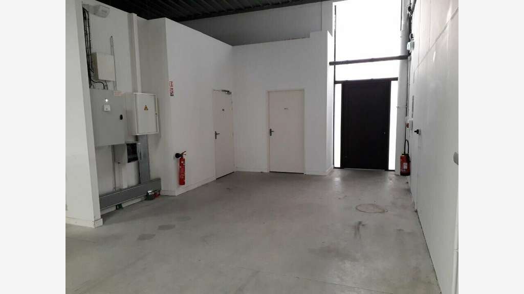 Locaux d'activités 400m² à louer à Châtellerault