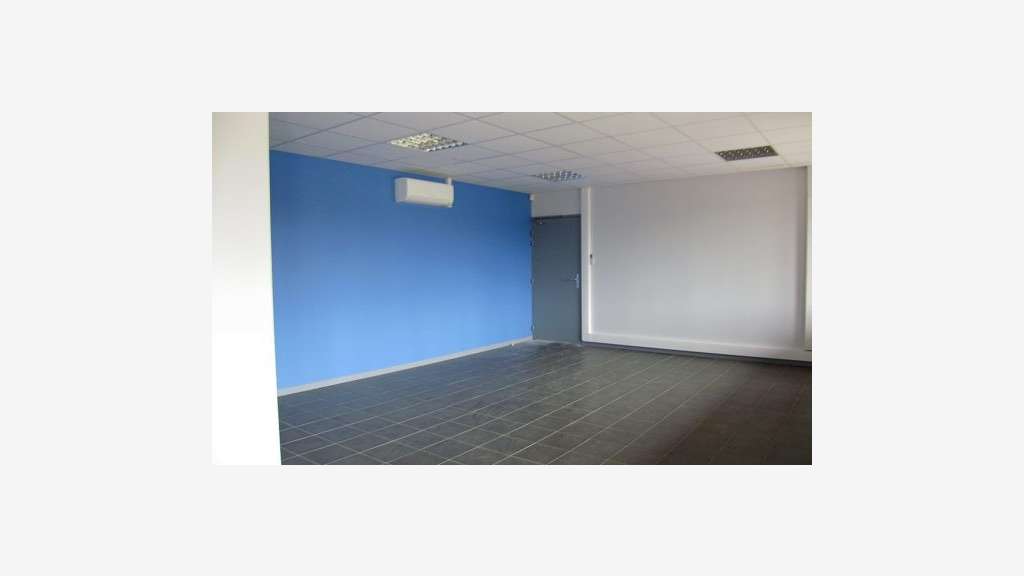 À louer locaux d'activités de 200m² à Payrignac