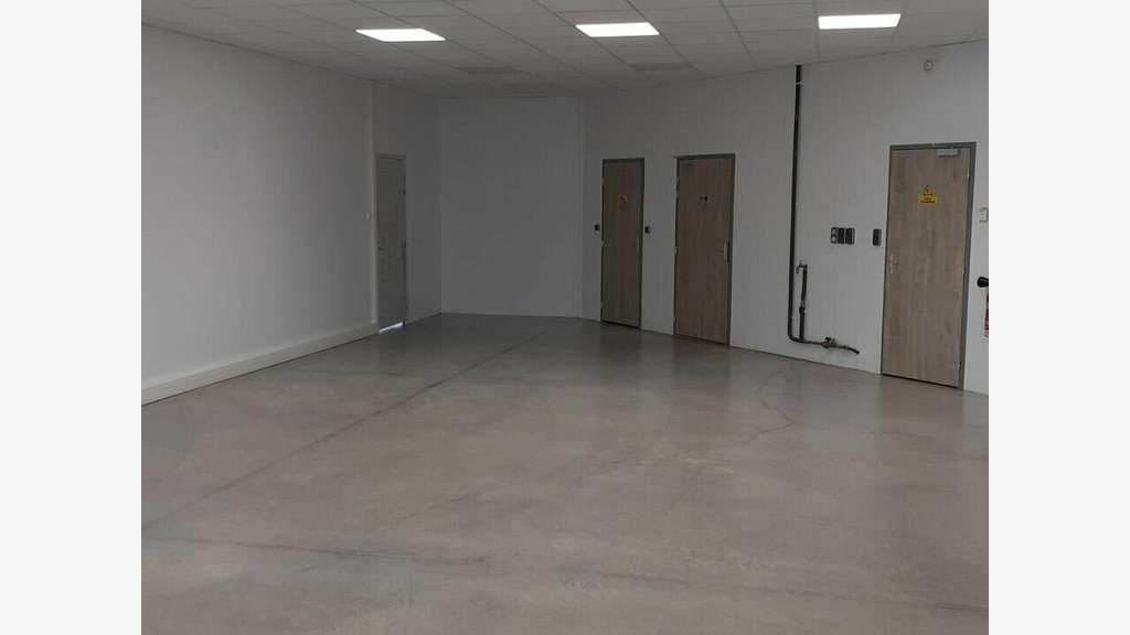 Locaux d'activités de 300m² à louer à Delle (90)