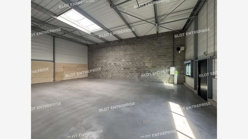A louer cellules de stockage 152m² à Derval