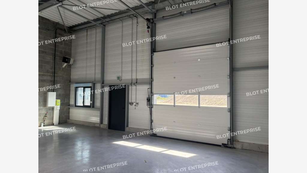A louer cellules de stockage 152m² à Derval