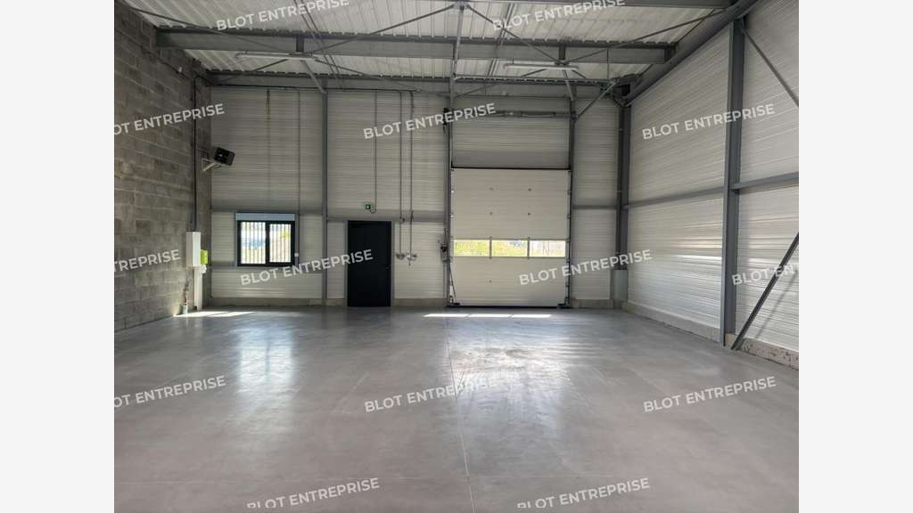 A louer cellules de stockage 152m² à Derval