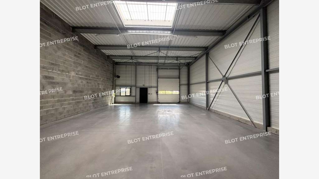A louer cellules de stockage 157m² à Derval