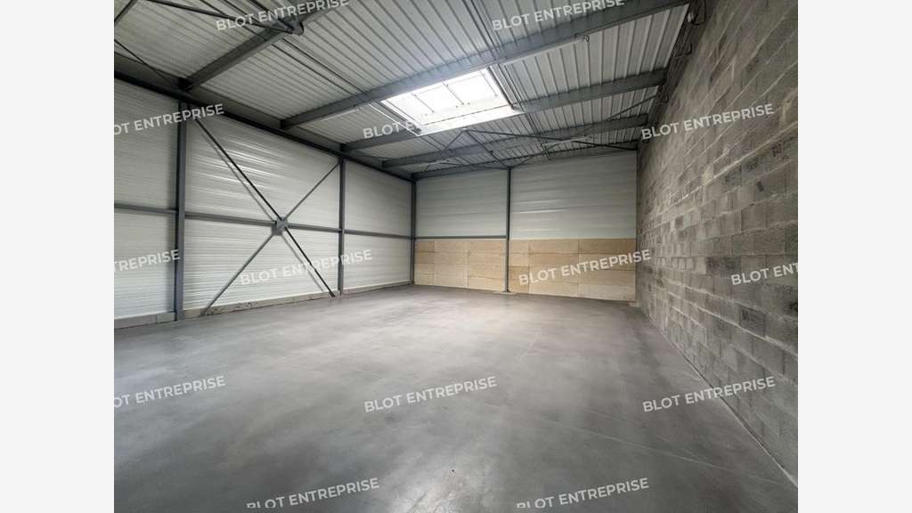A louer cellules de stockage 157m² à Derval
