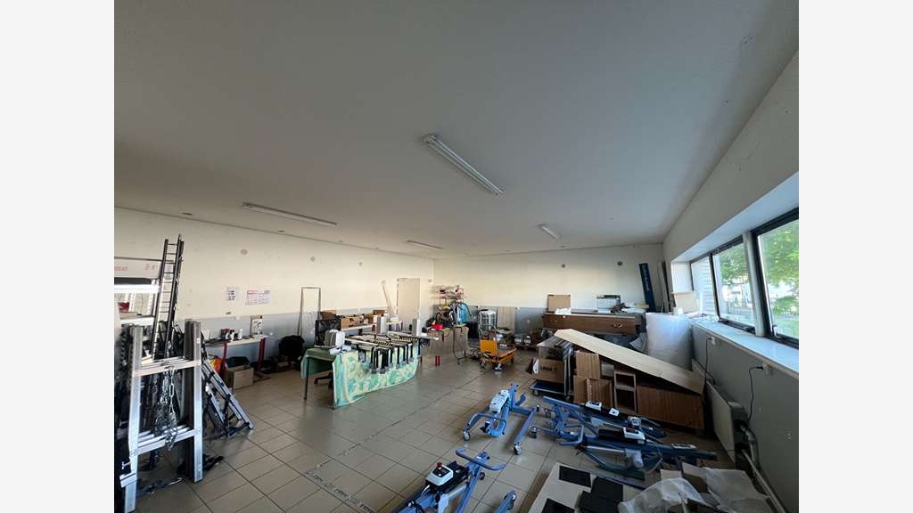 Bâtiment d'activité 486m² en excellent état Angers