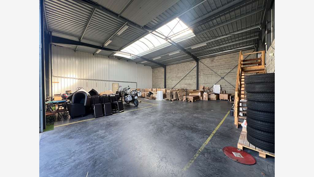 Bâtiment d'activité 486m² en excellent état Angers