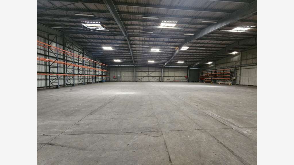 Local d'activité 3800m² à louer à Angers Est