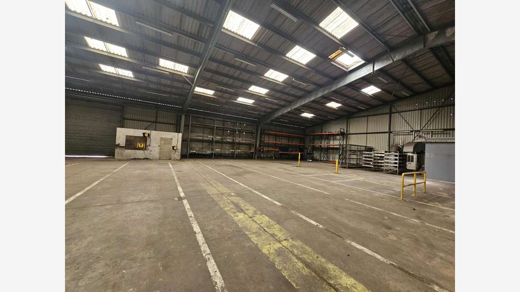 Local d'activité 3800m² à louer à Angers Est