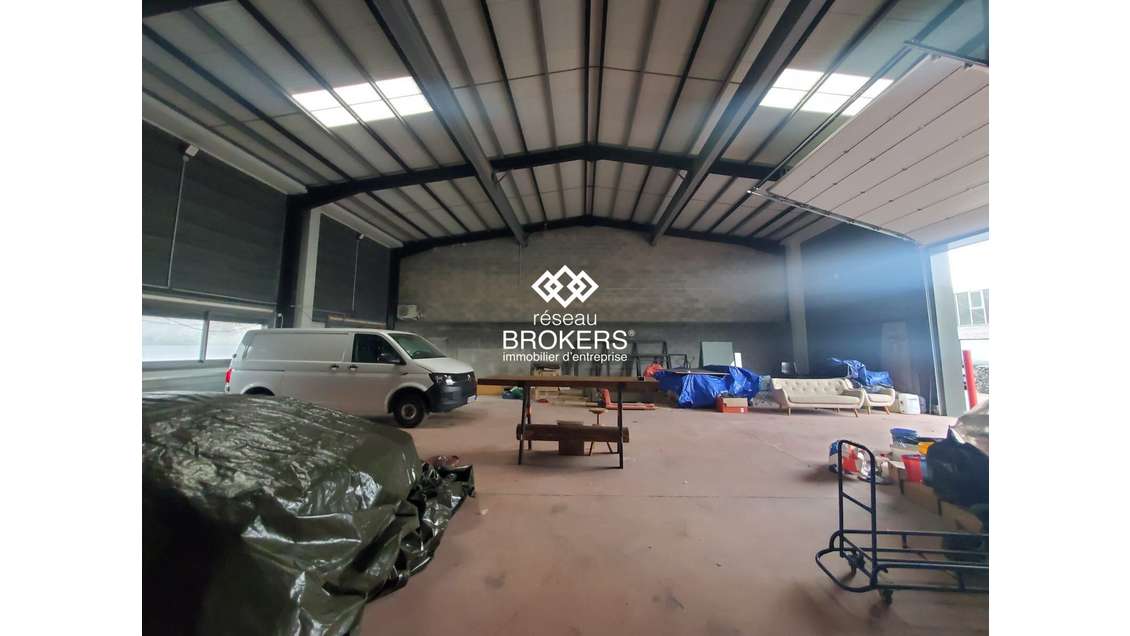 Local d'activité / stockage 240m² à Annecy 