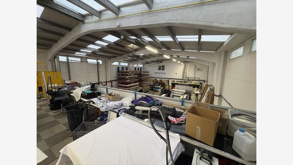 À Louer local industriel 1196m² à Argenteuil