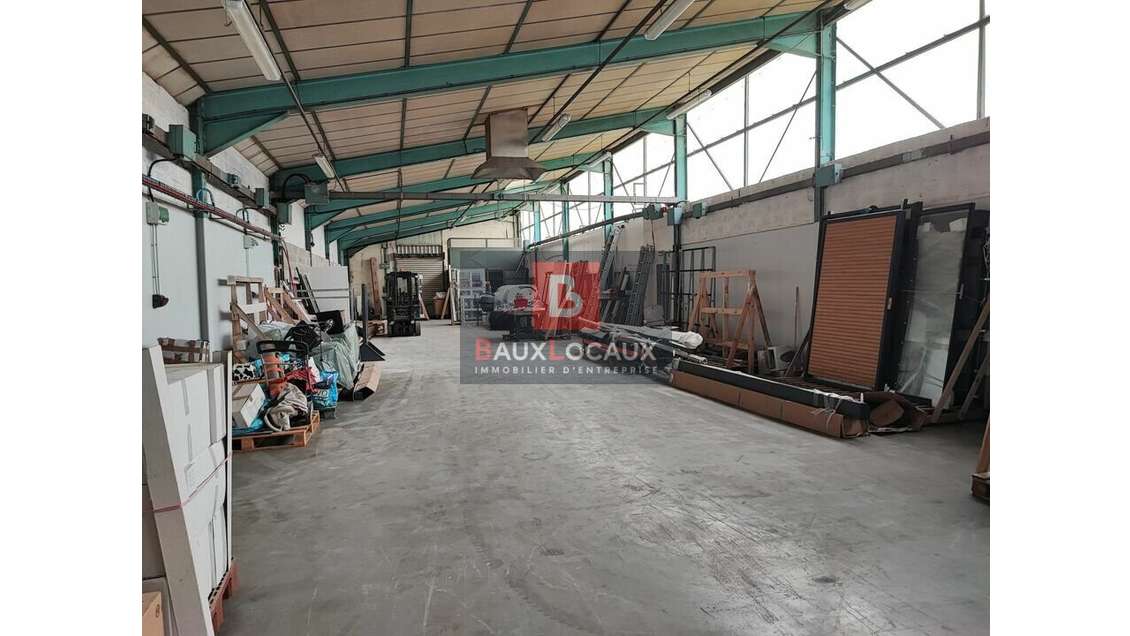 Entrepôt 370m² à louer Zone Nord d'Arles