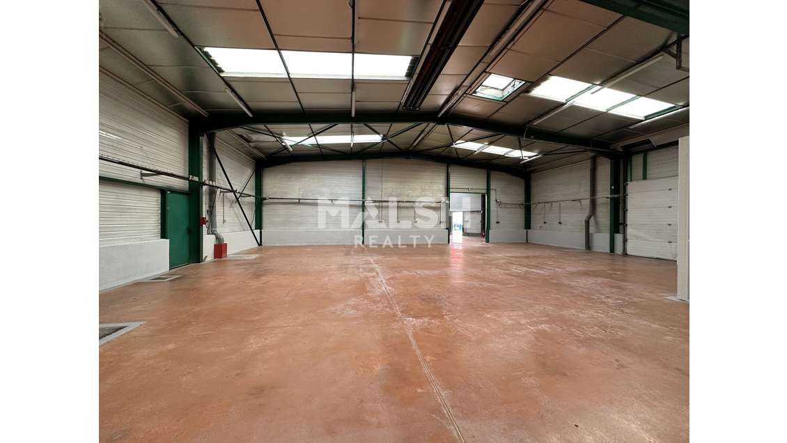 Local d'activités 550m² sur terrain 1500m² à Arnas