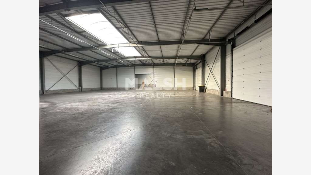 Local d'activités à louer 1440m² en ZA à Arnas