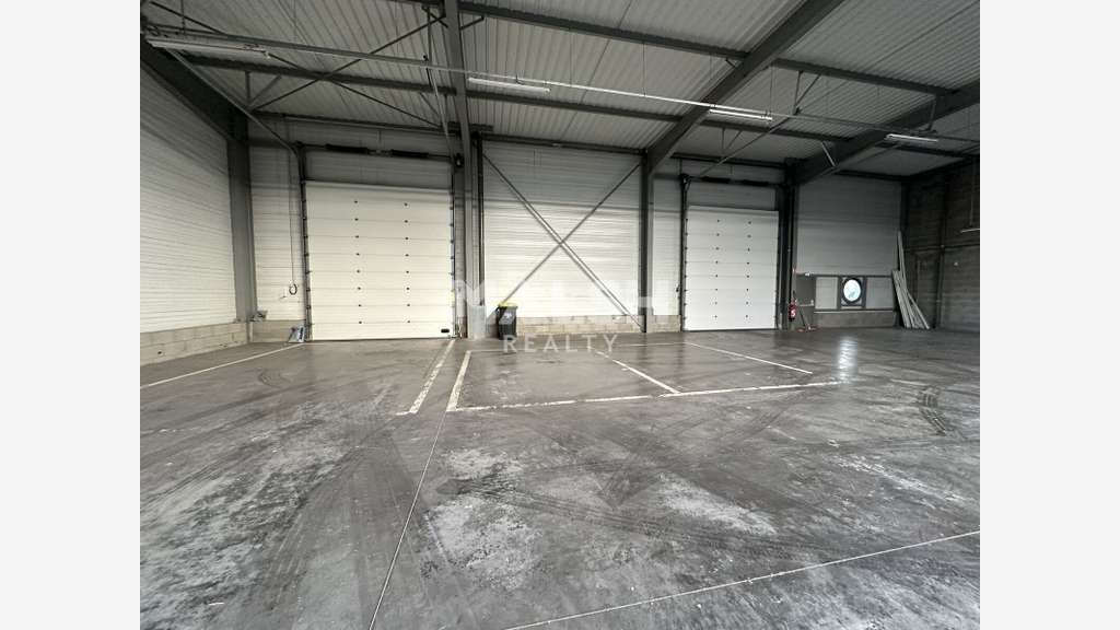 Local d'activités à louer 1440m² en ZA à Arnas