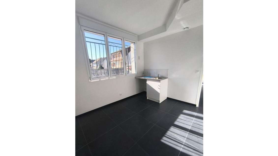 Location local 45m² à Aulnay-sous-Bois