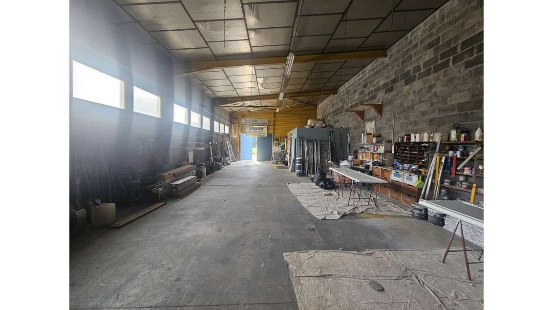 Local d'activité 230m² à louer à Avrillé