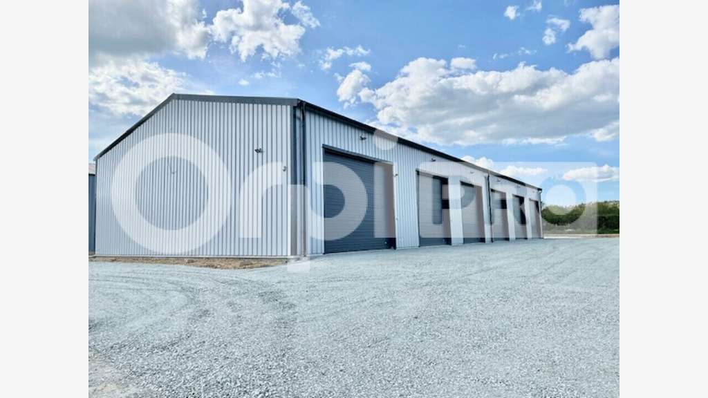 Local activité 120m² à louer à Bagnols