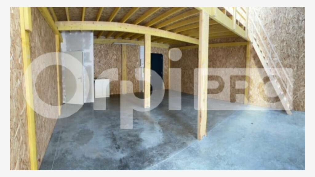 Local activité 120m² à louer à Bagnols