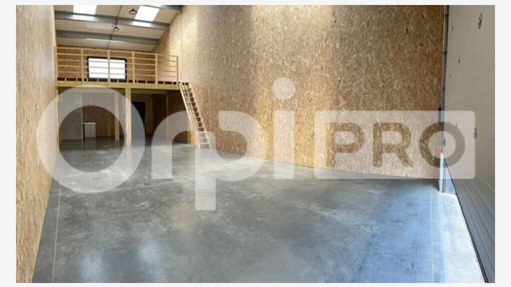 Local activité 120m² à louer à Bagnols