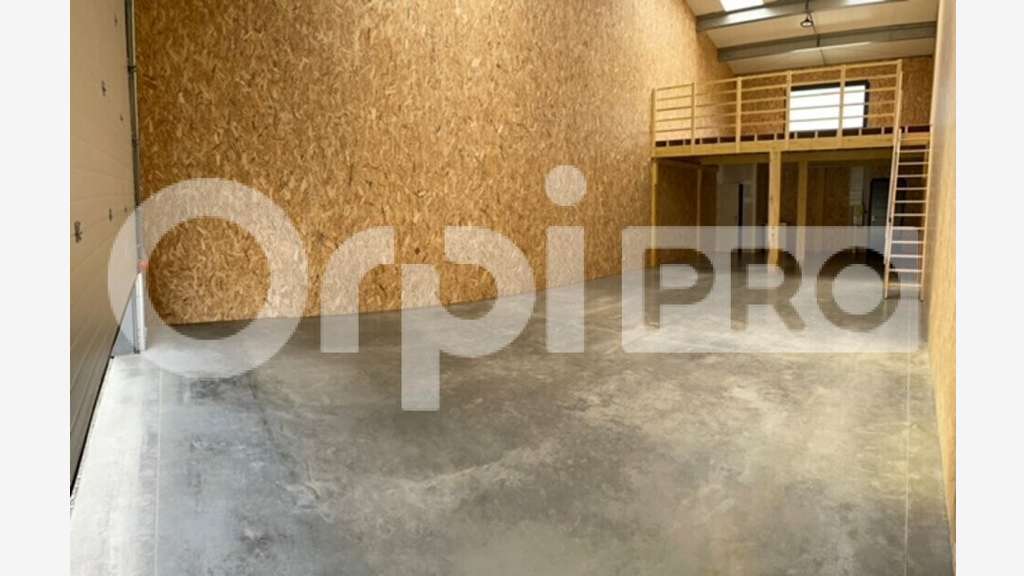 Local activité 120m² à louer à Bagnols