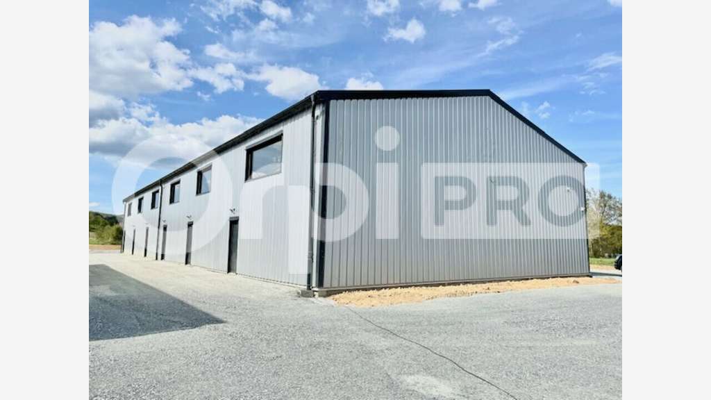 Local activité 120m² à louer à Bagnols