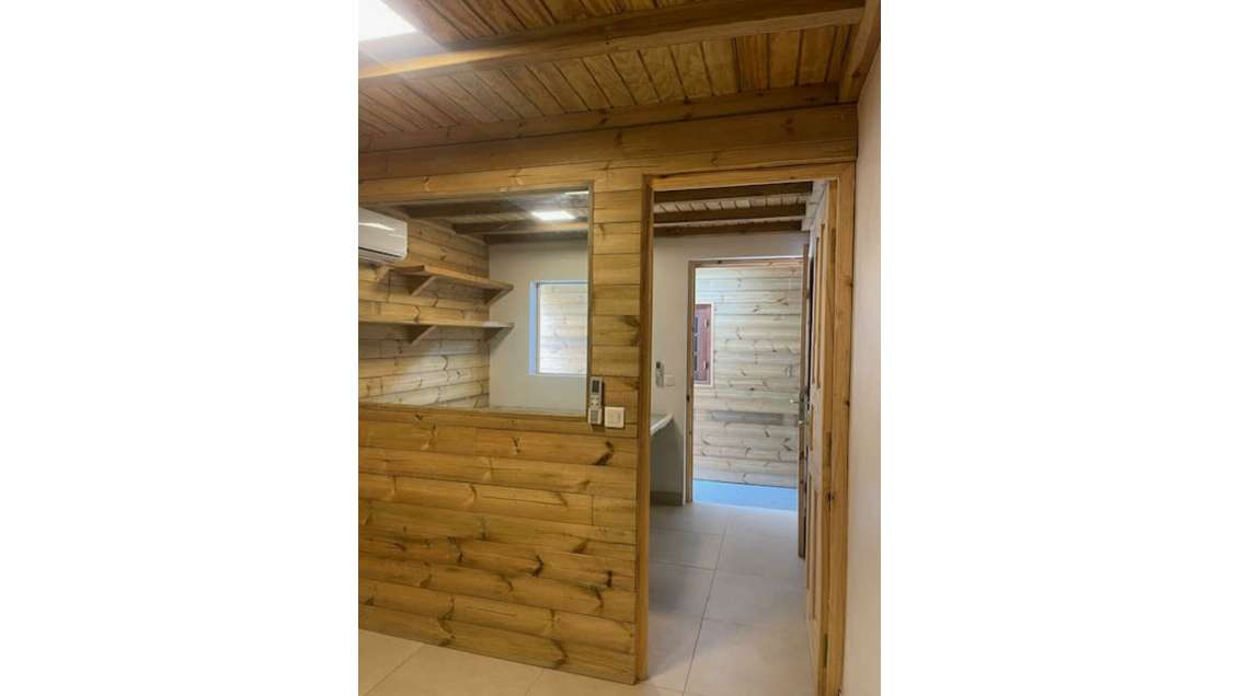 A louer local 104m² à Baie-Mahault